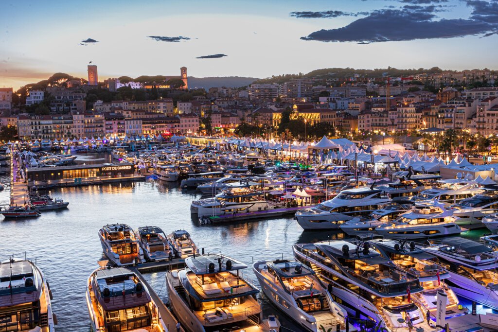 CANNES · still 2