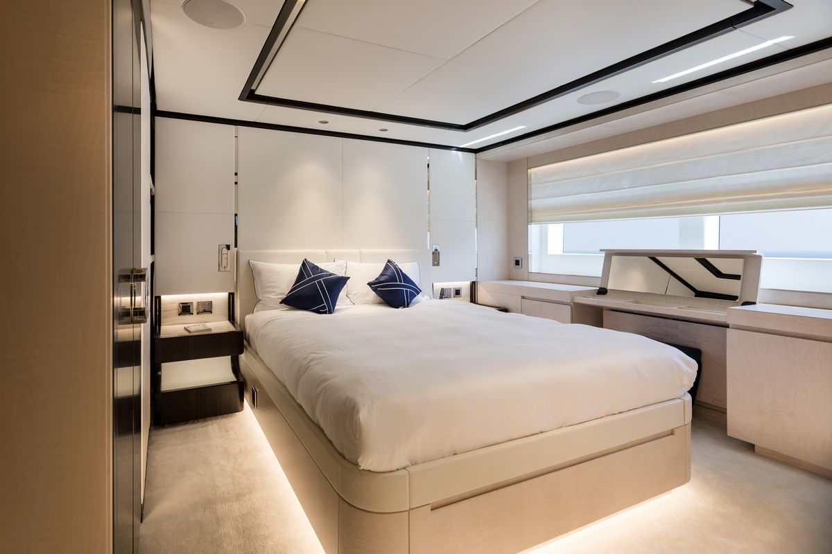 MAJESTY 120 yacht