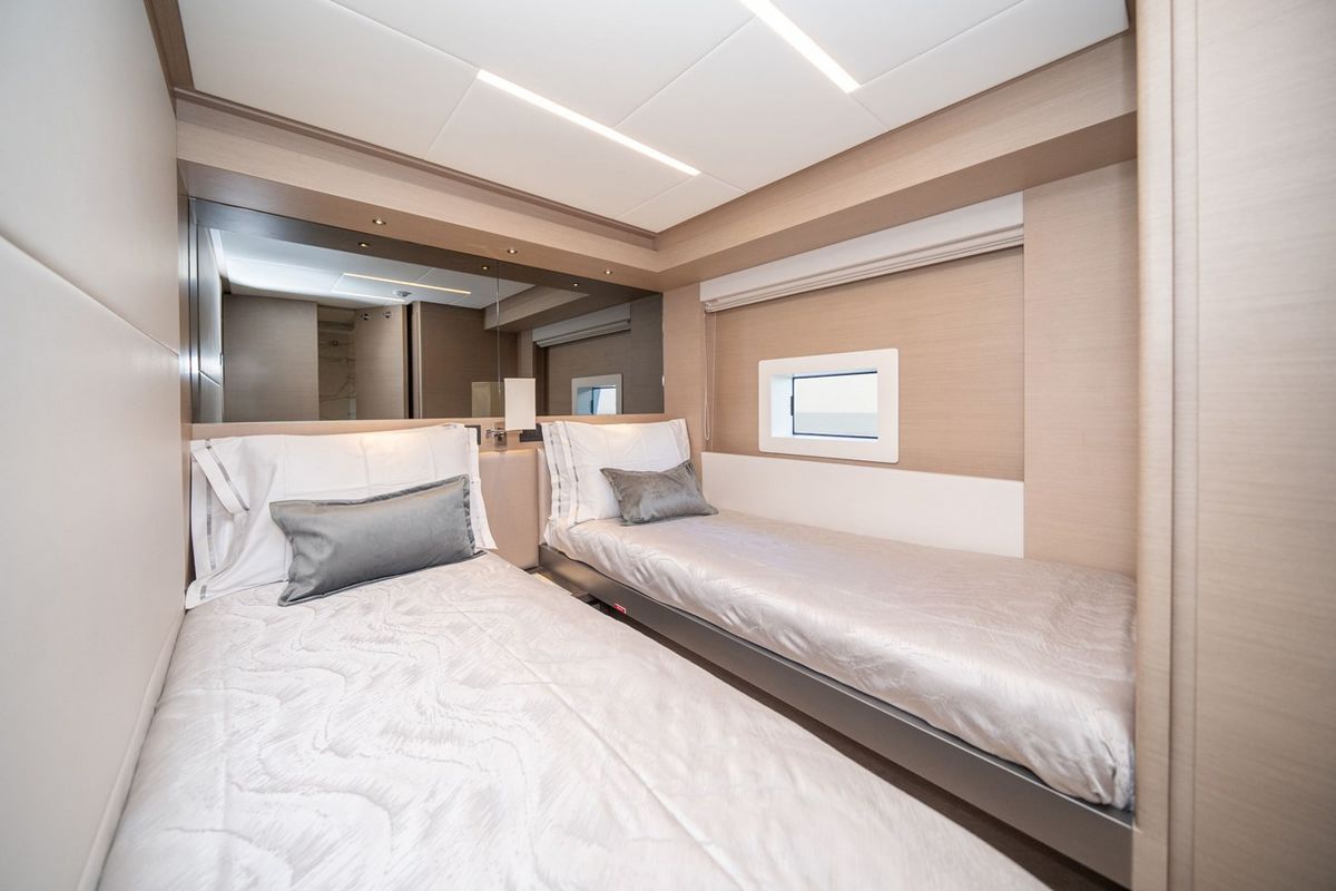 NOMAD 75 SUV yacht