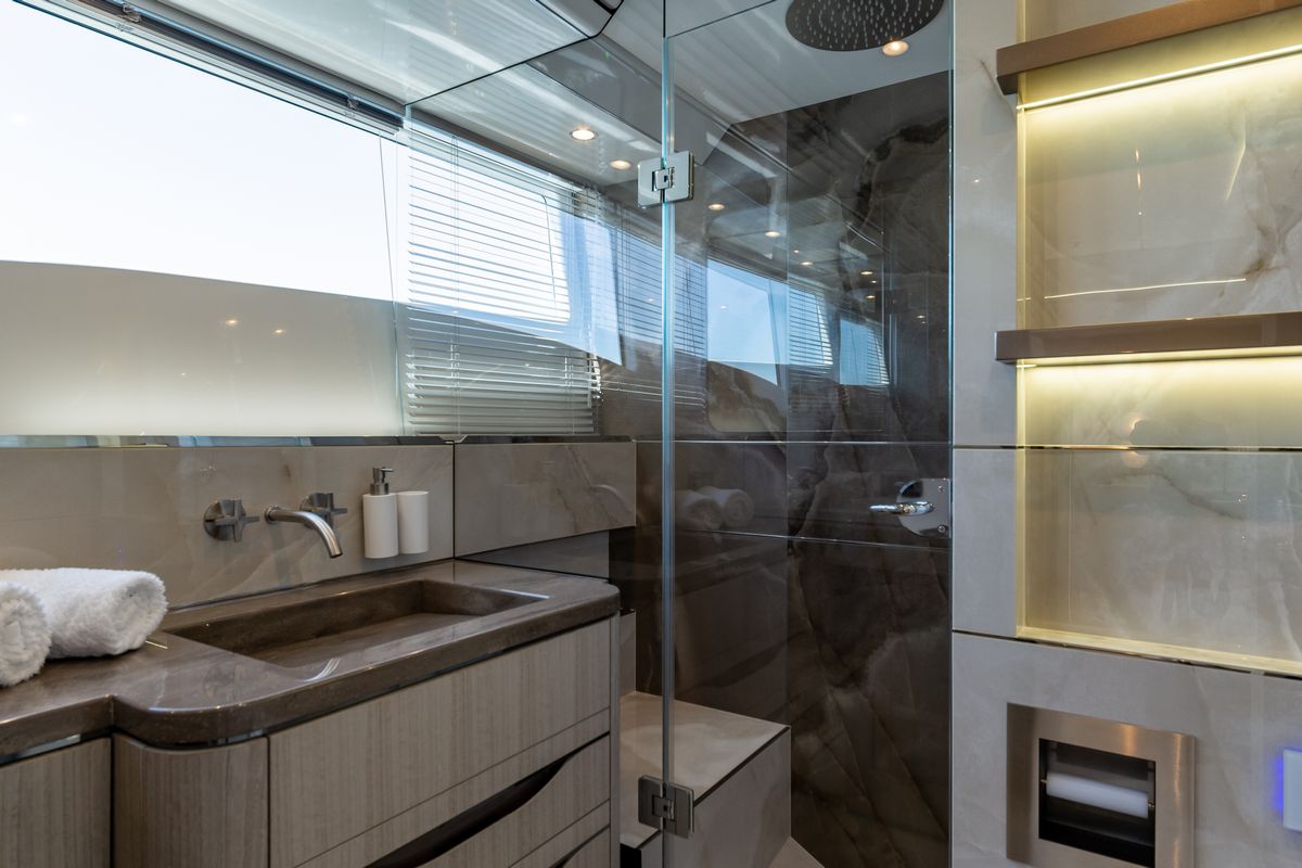 GALEON 620 FLY yacht
