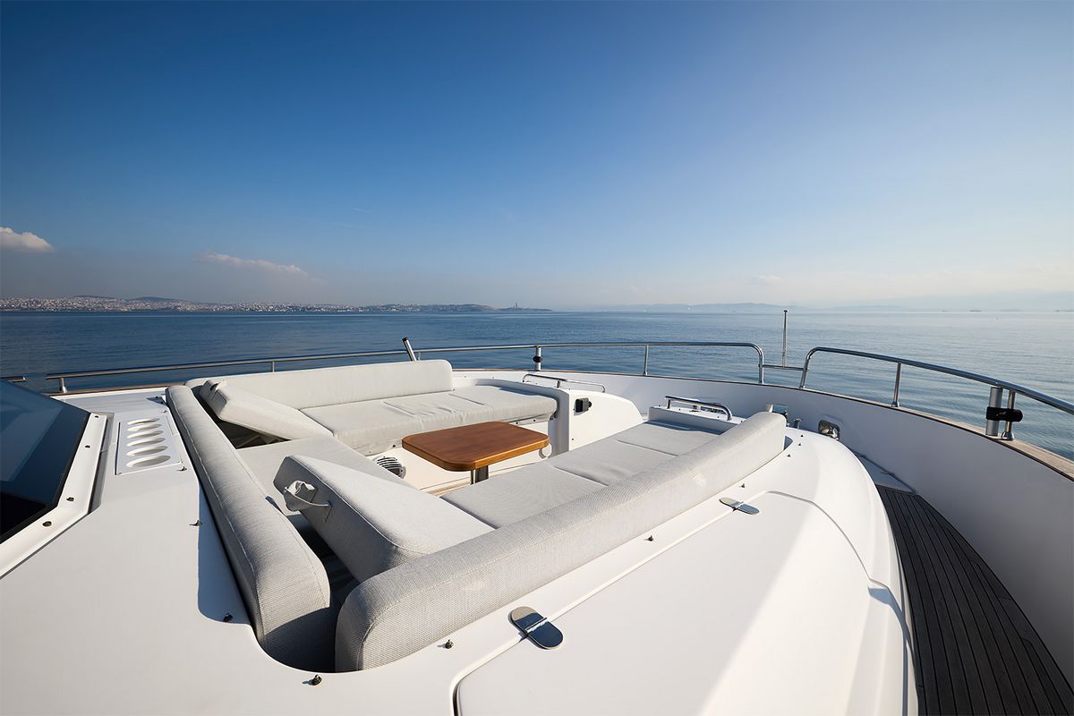 AZIMUT MAGELLANO 66 yacht