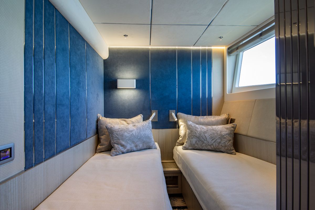 GALEON 620 FLY yacht