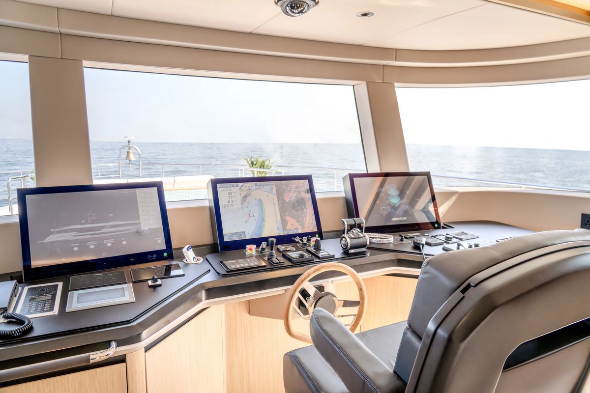 MAJESTY 100 TERRACE yacht