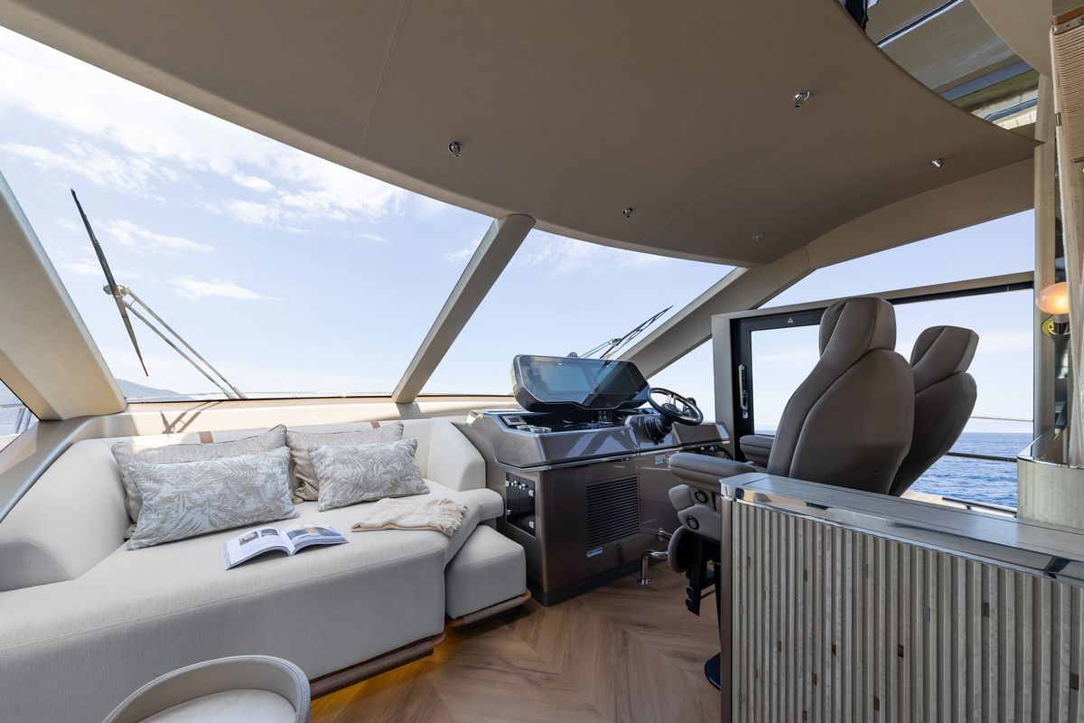 GALEON 620 FLY yacht