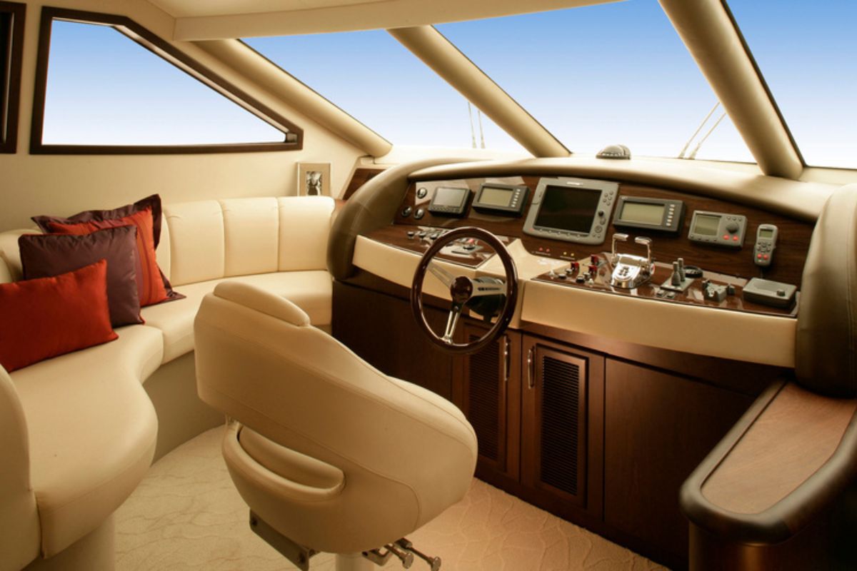 MARQUIS 690 FLY yacht