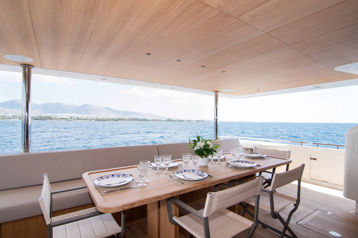 WHISPER V yacht