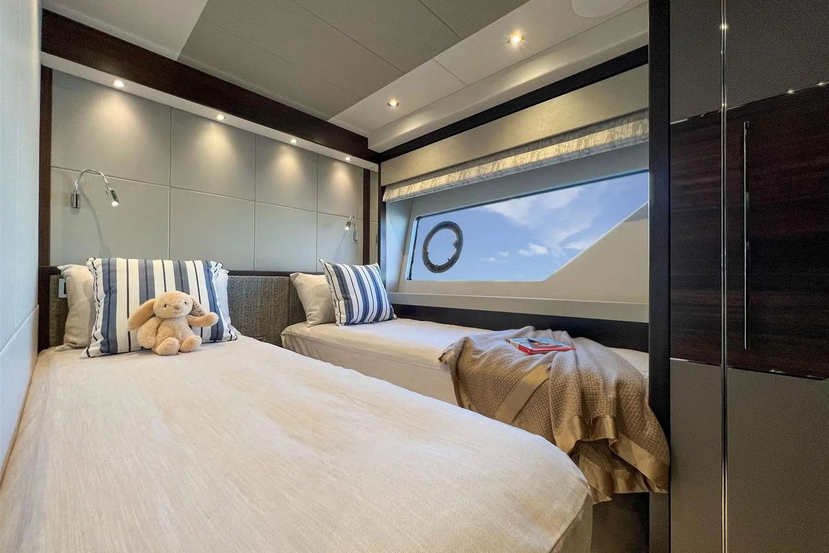 SUNSEEKER 76 yacht
