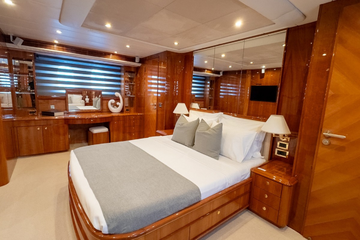 GUY COUACH 2800 yacht