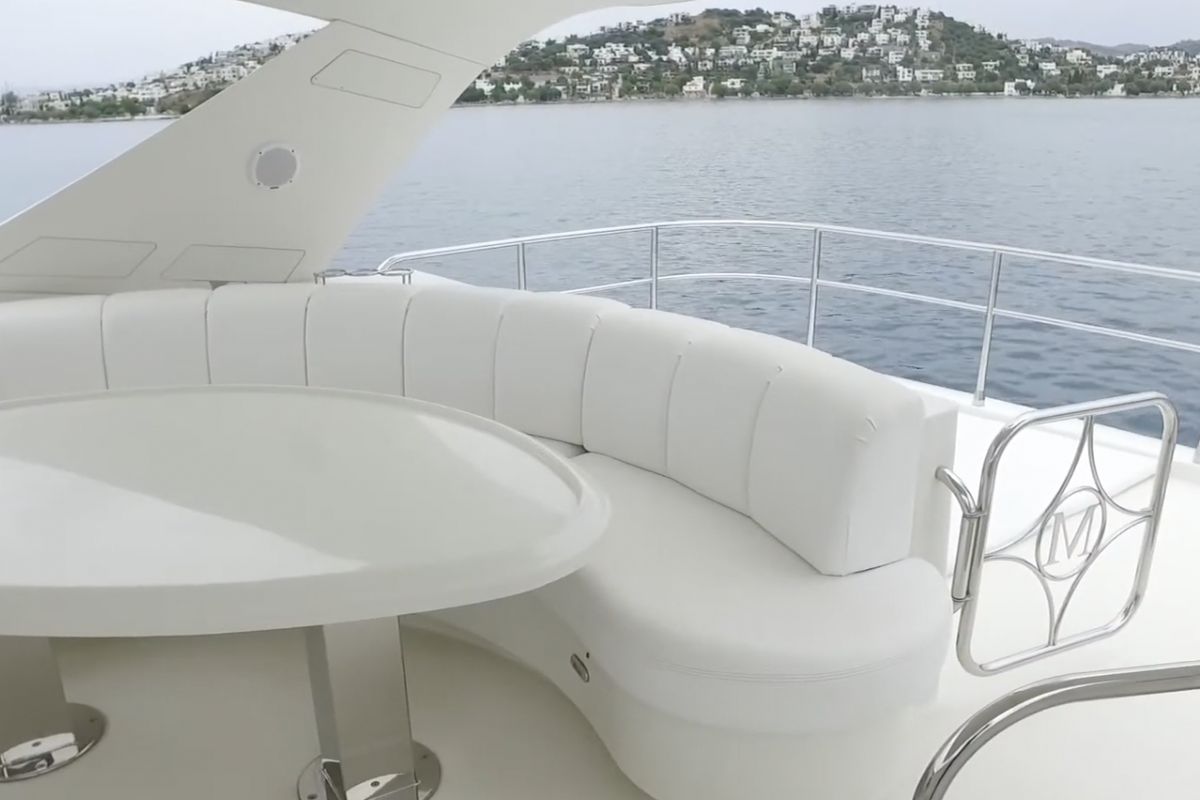 MARQUIS 690 FLY yacht