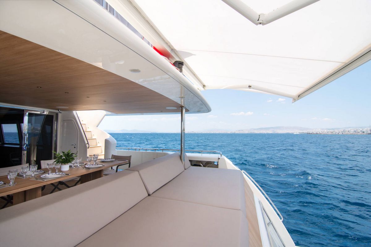 WHISPER V yacht