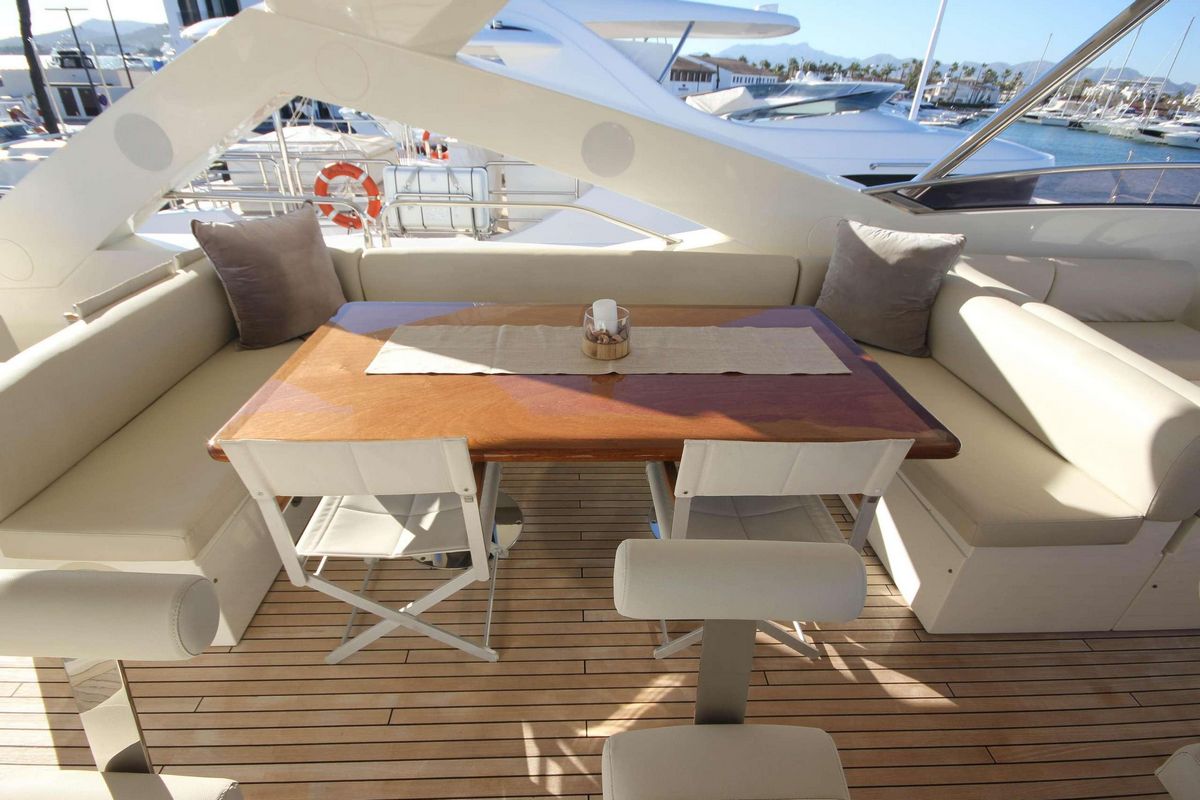SHE GOT THE HOUSE yacht