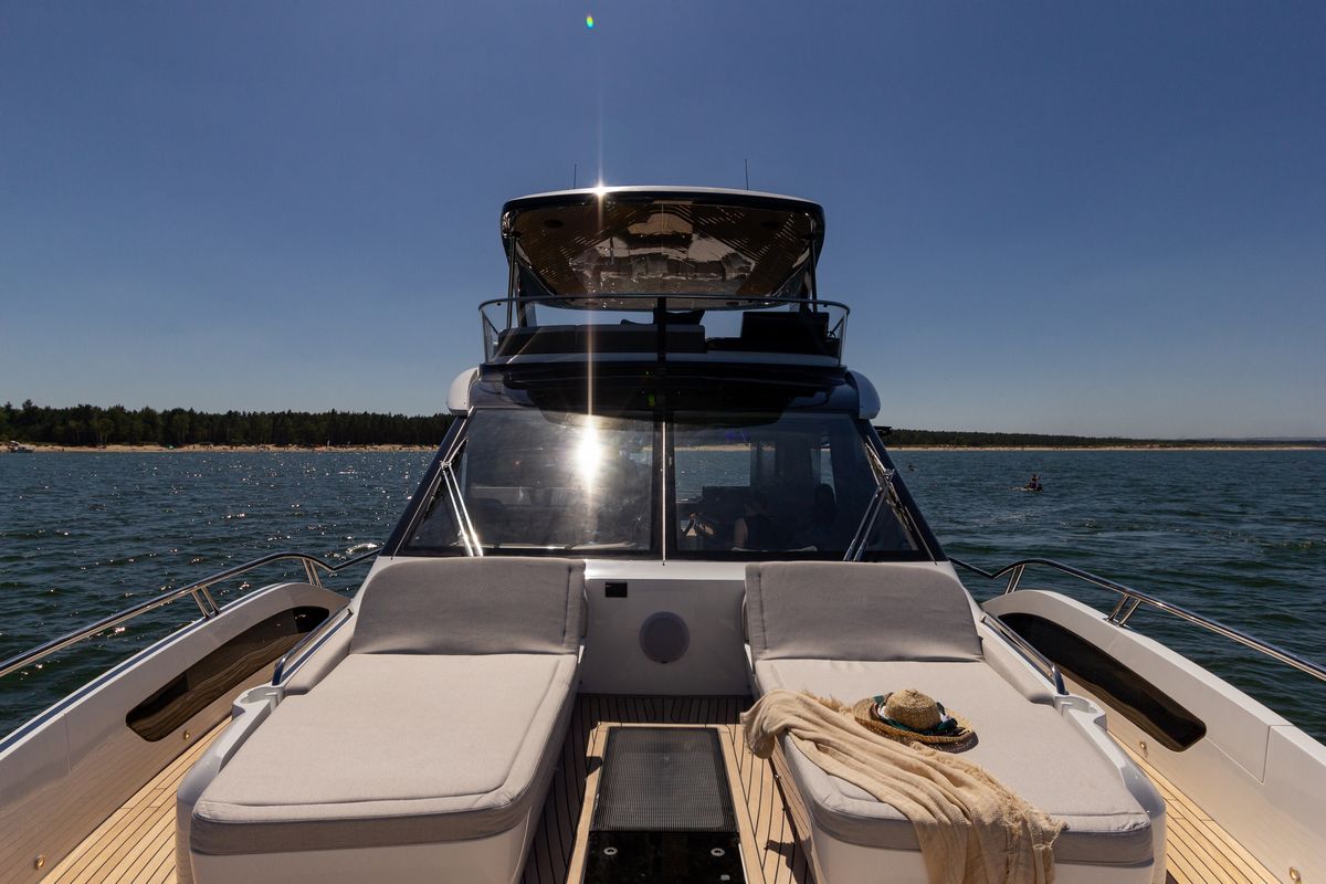 GALEON 620 FLY yacht