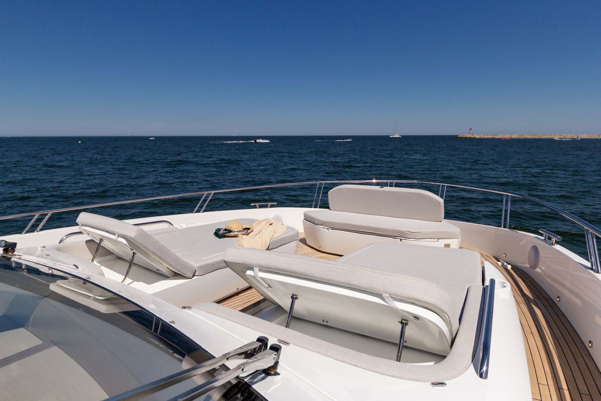 GALEON 620 FLY yacht