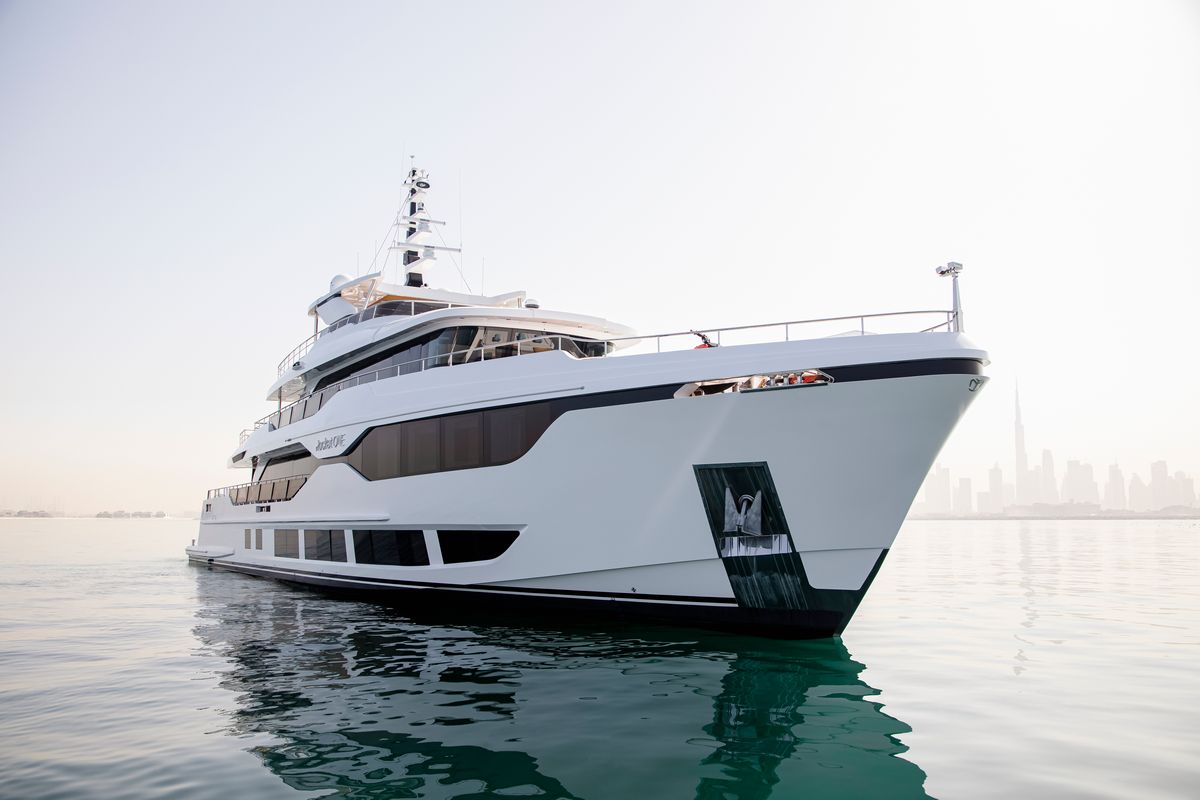 MAJESTY 120 yacht