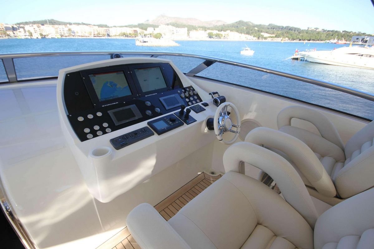 SHE GOT THE HOUSE yacht