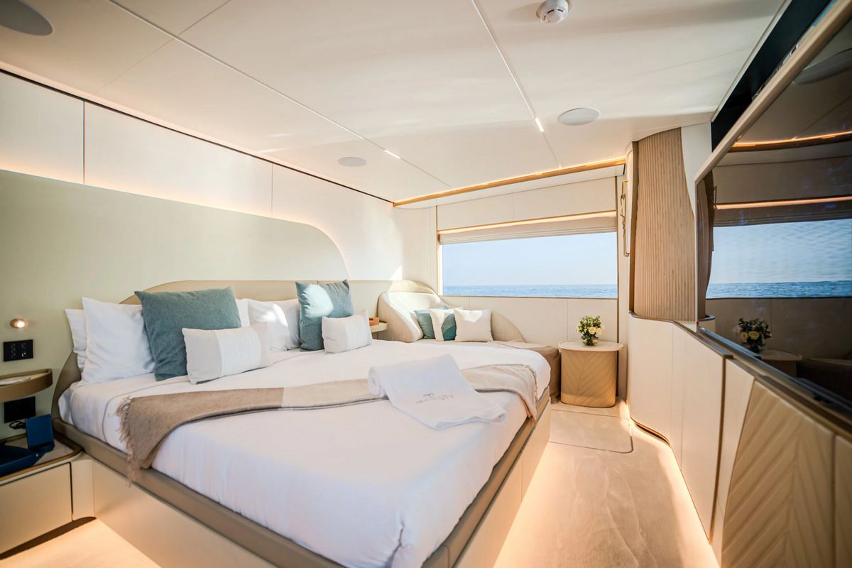 MAJESTY 100 TERRACE yacht