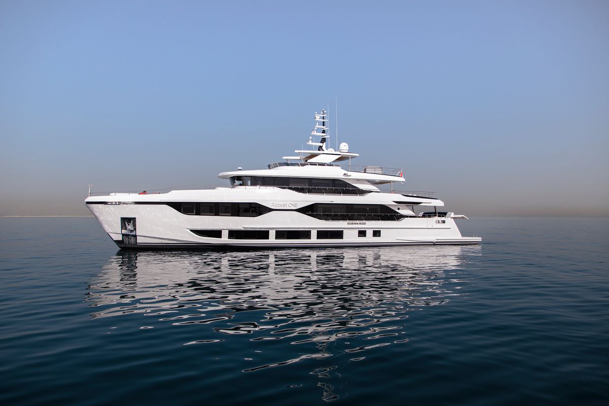 MAJESTY 120 yacht