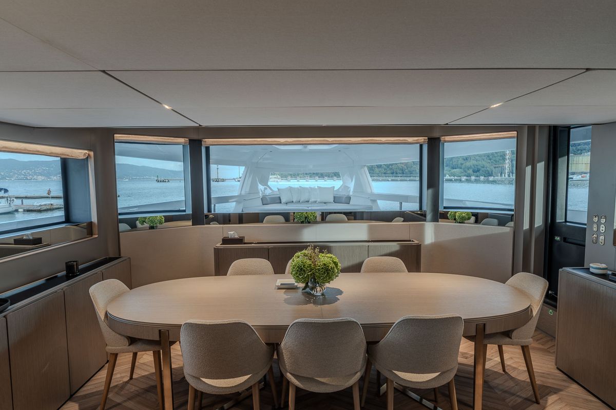 FERRETTI INFYNITO 90 yacht