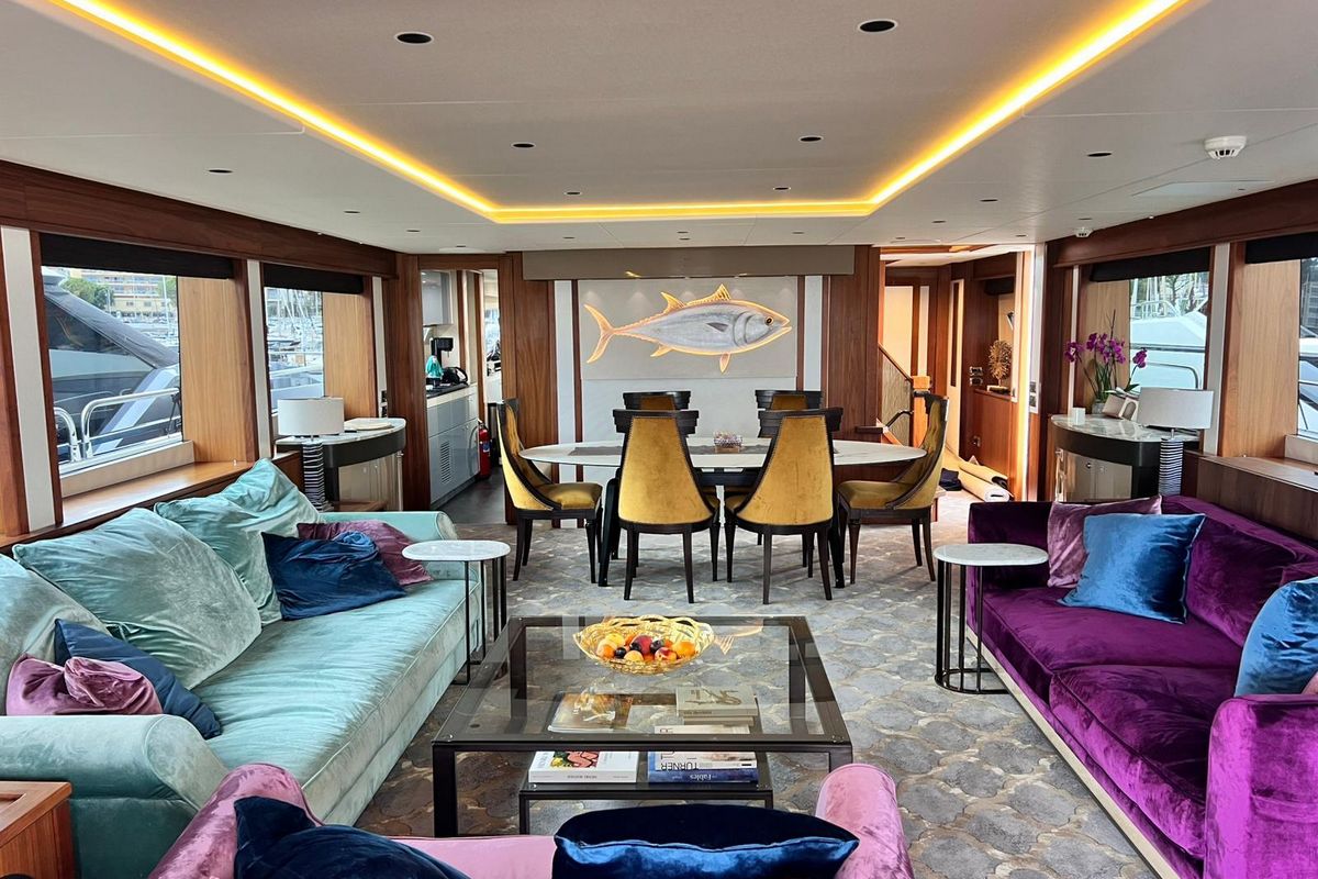 SHE GOT THE HOUSE yacht