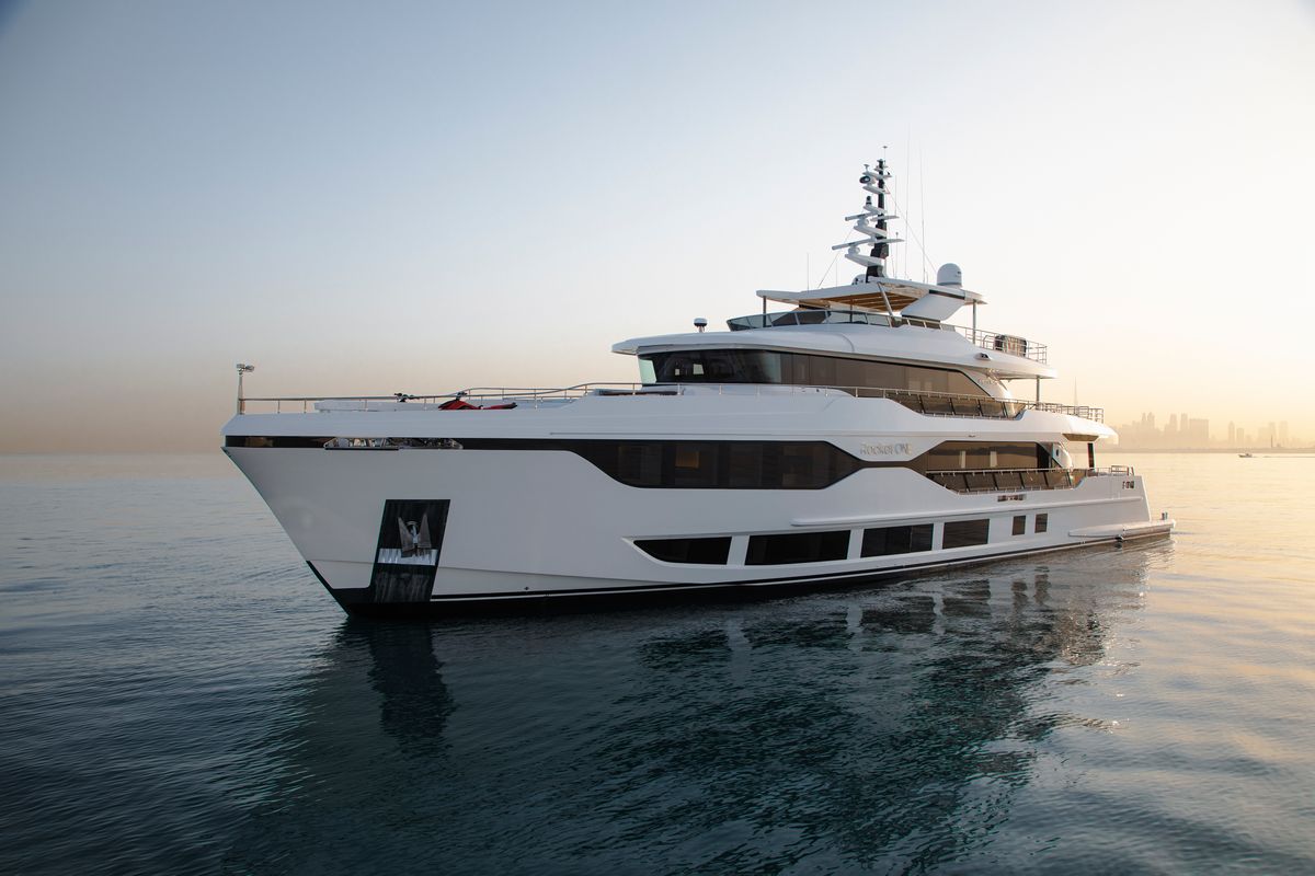 MAJESTY 120 yacht