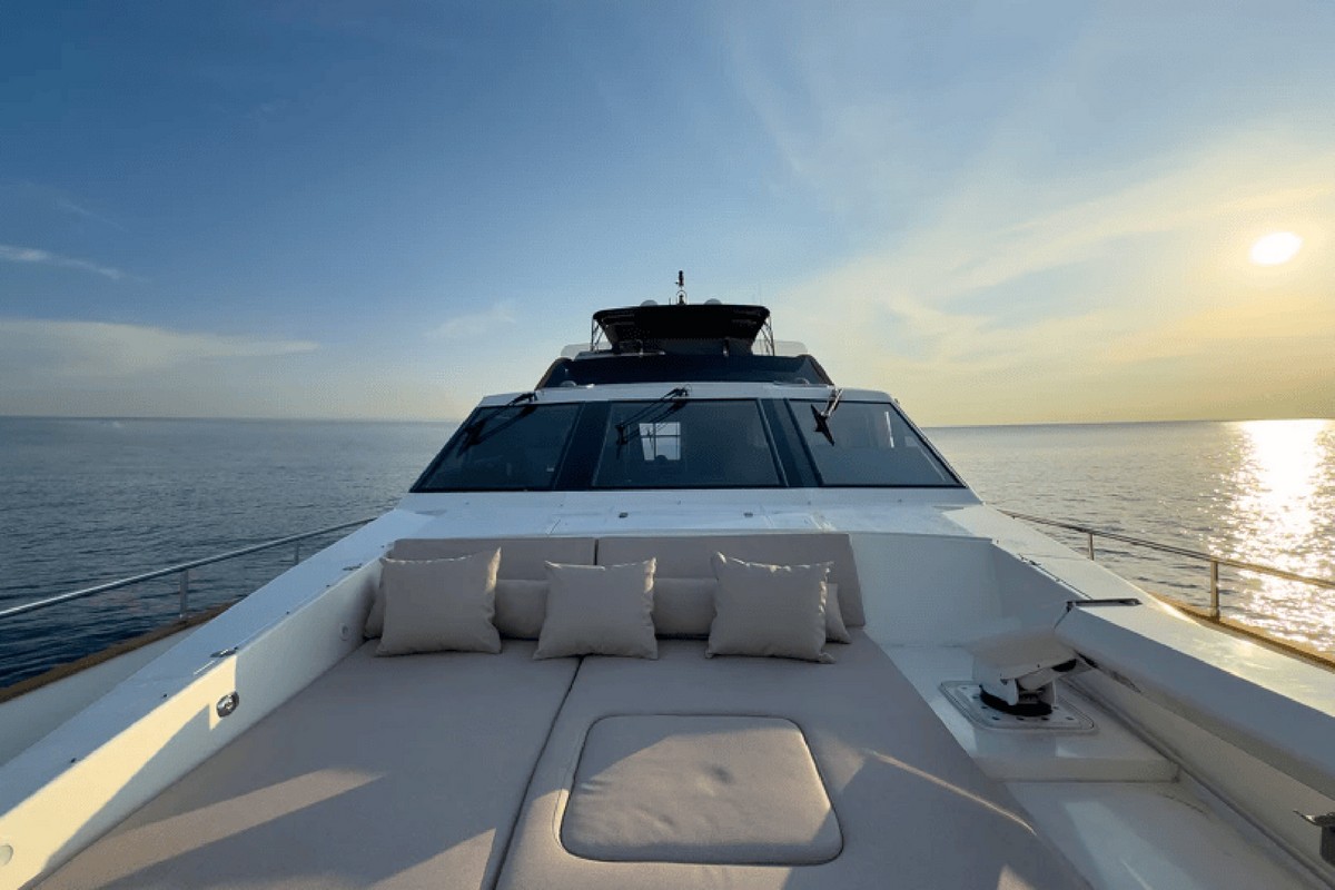 GUY COUACH 2800 yacht