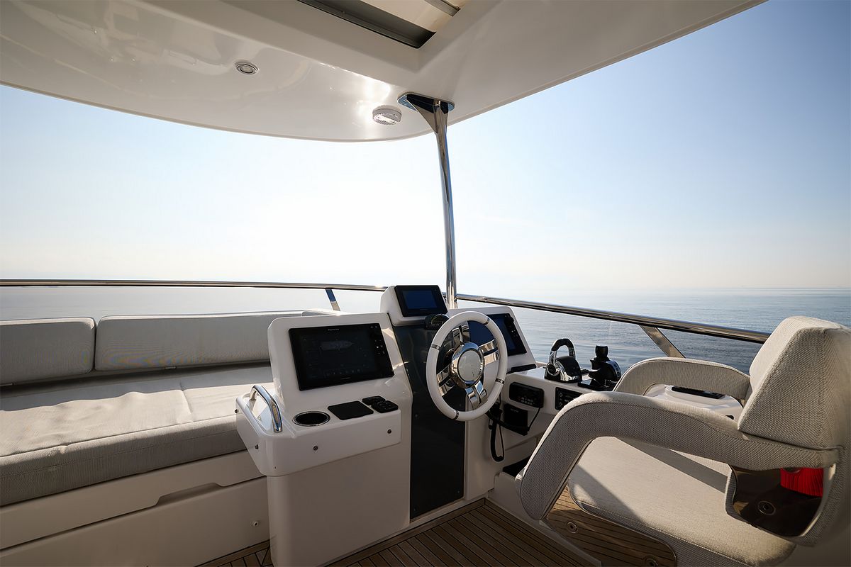 AZIMUT MAGELLANO 66 yacht