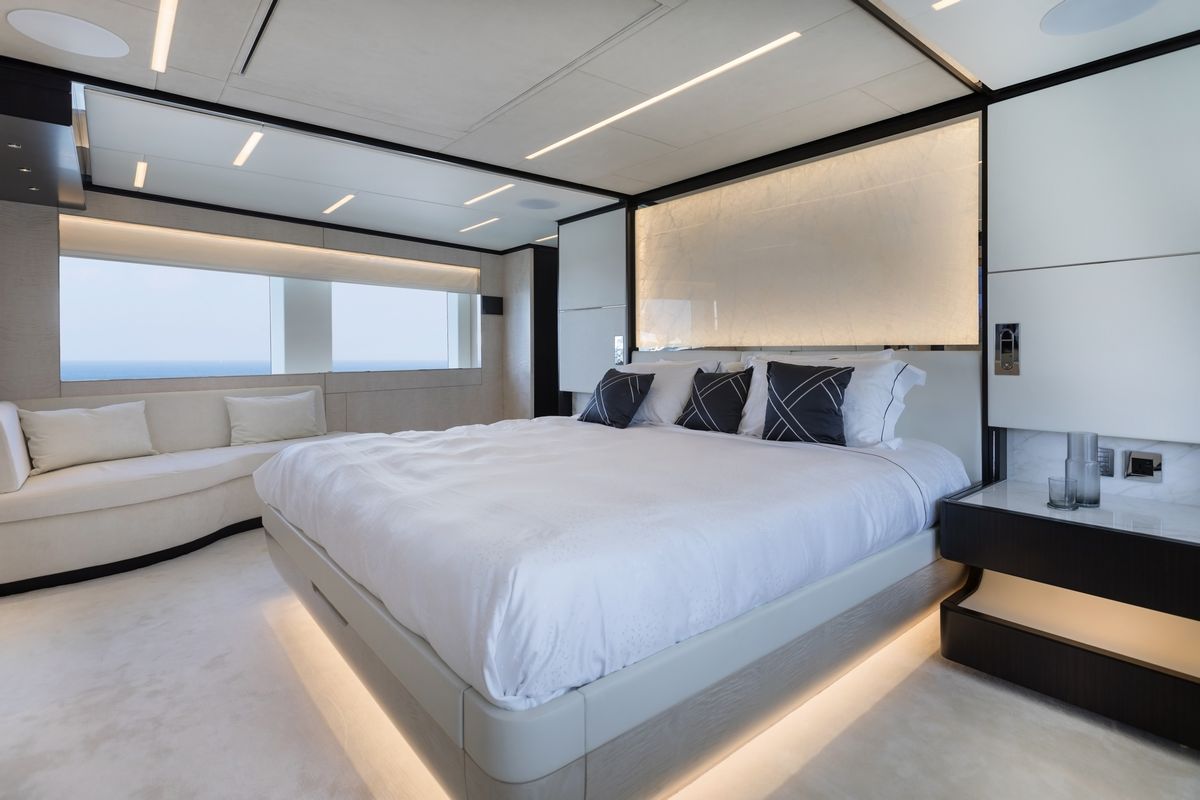 MAJESTY 120 yacht
