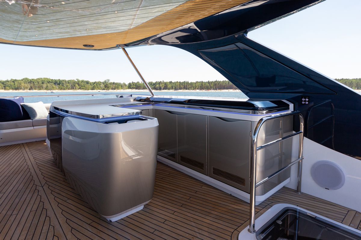 GALEON 620 FLY yacht