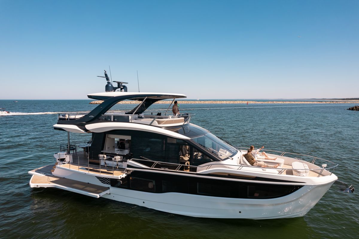 GALEON 620 FLY yacht