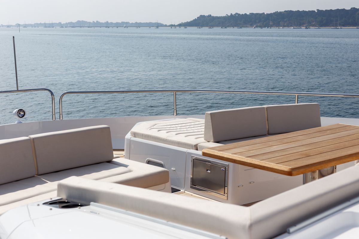 SUNSEEKER 76 yacht