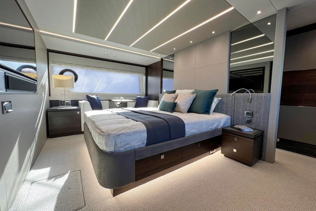 SUNSEEKER 76 yacht
