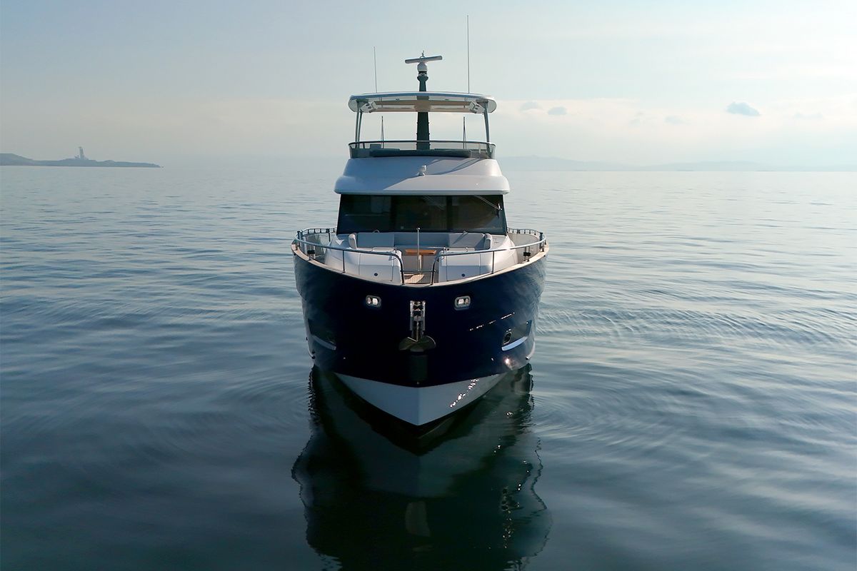 AZIMUT MAGELLANO 66 yacht