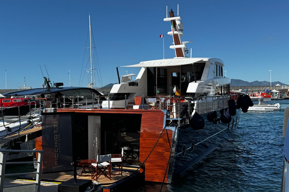 PICCHIOTTI 24 yacht
