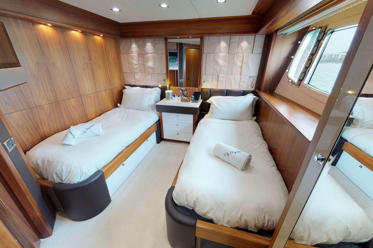 SHE GOT THE HOUSE yacht