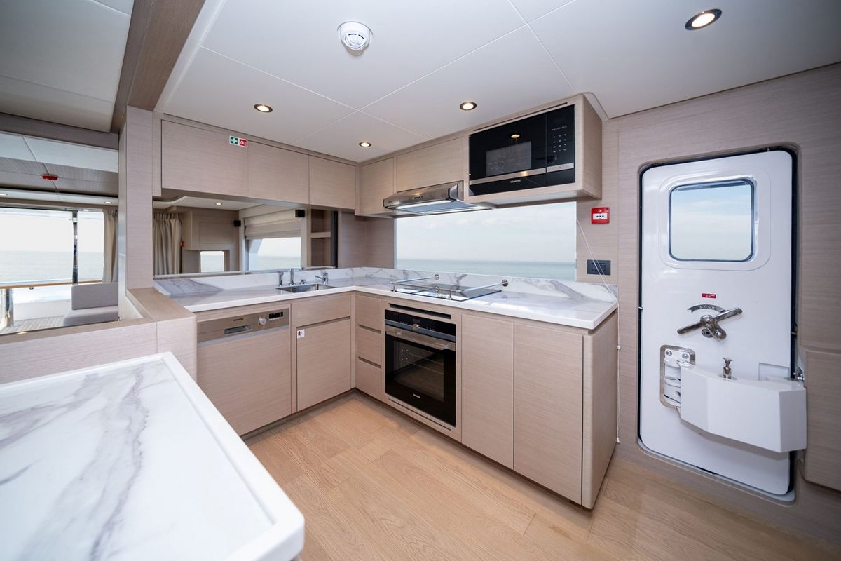 NOMAD 75 SUV yacht