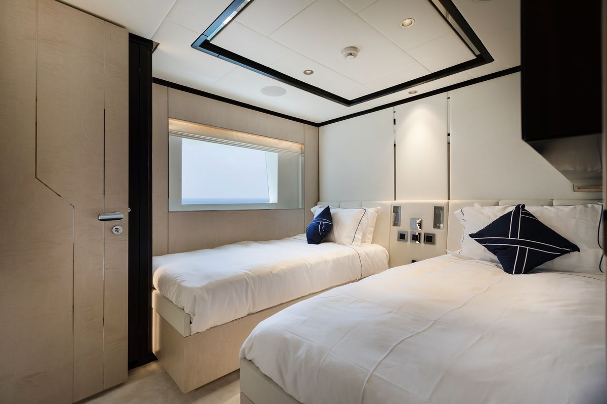 MAJESTY 120 yacht