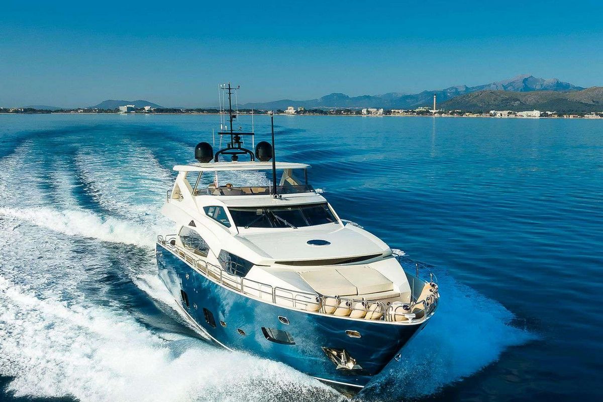 SHE GOT THE HOUSE yacht