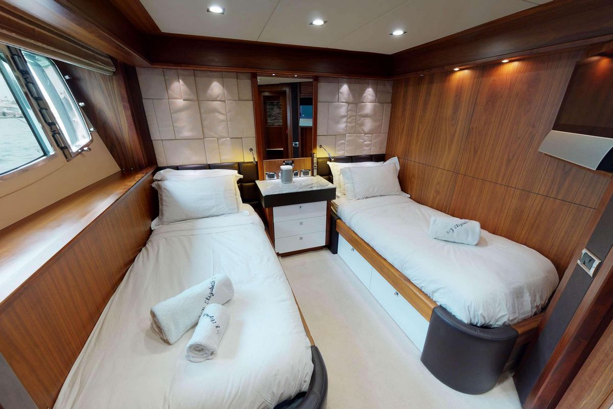 SHE GOT THE HOUSE yacht