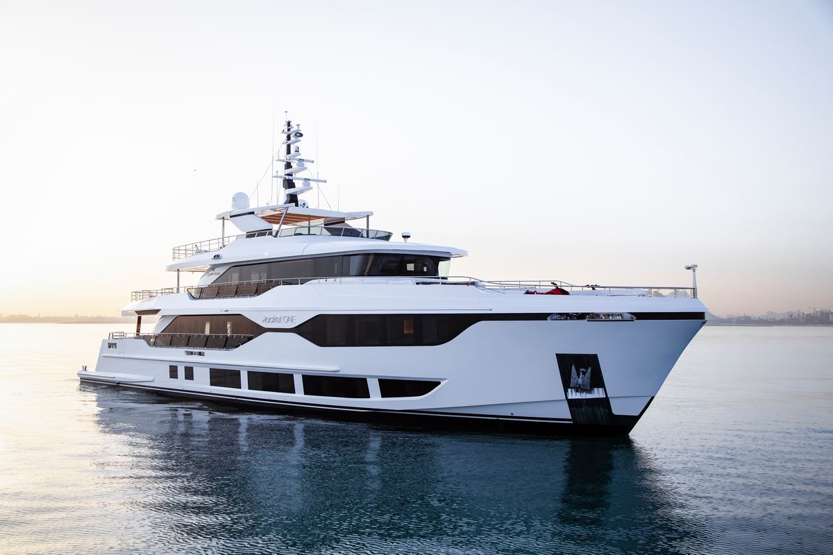 MAJESTY 120 yacht