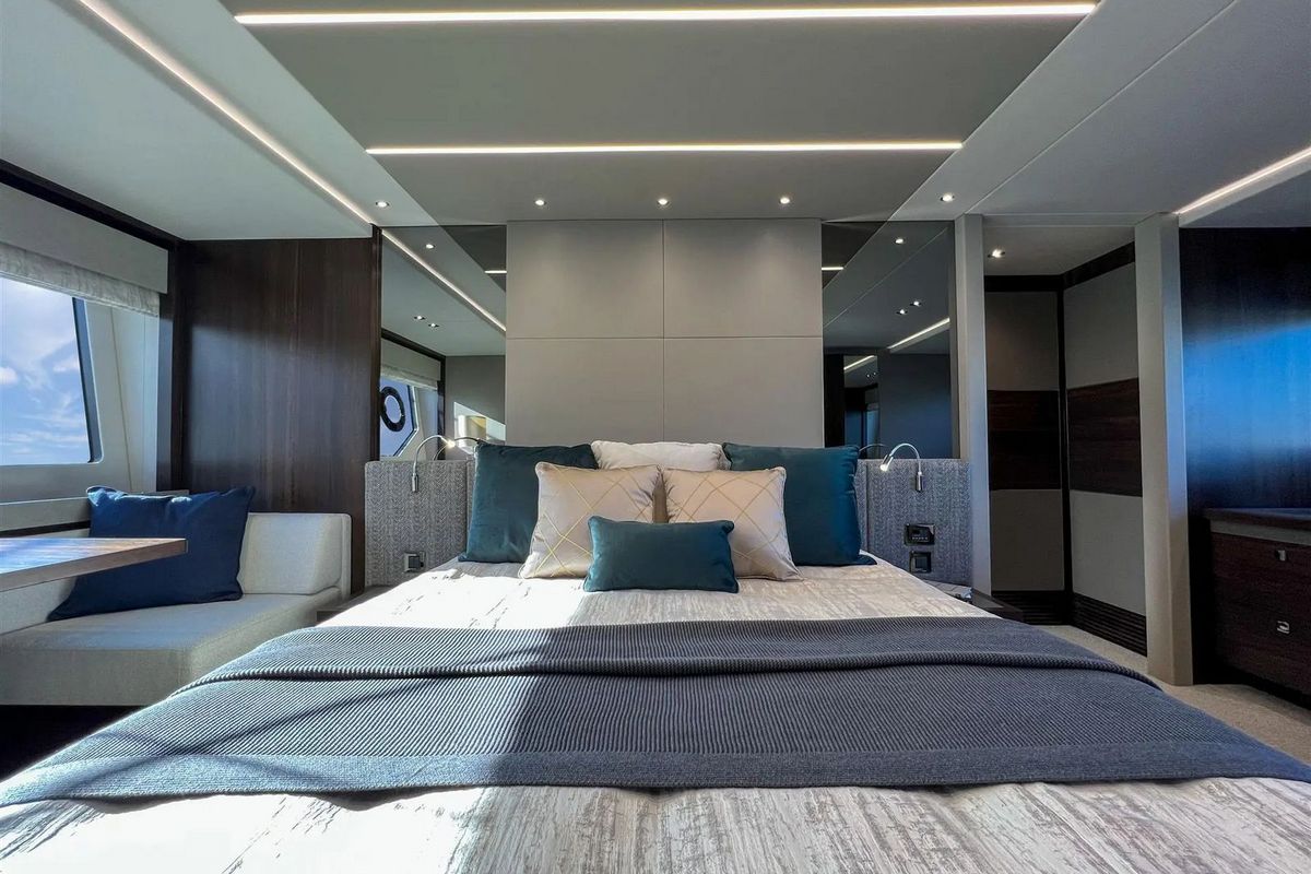 SUNSEEKER 76 yacht