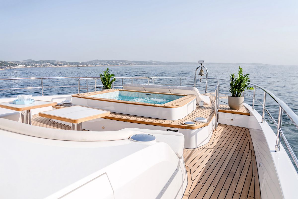 MAJESTY 100 TERRACE yacht