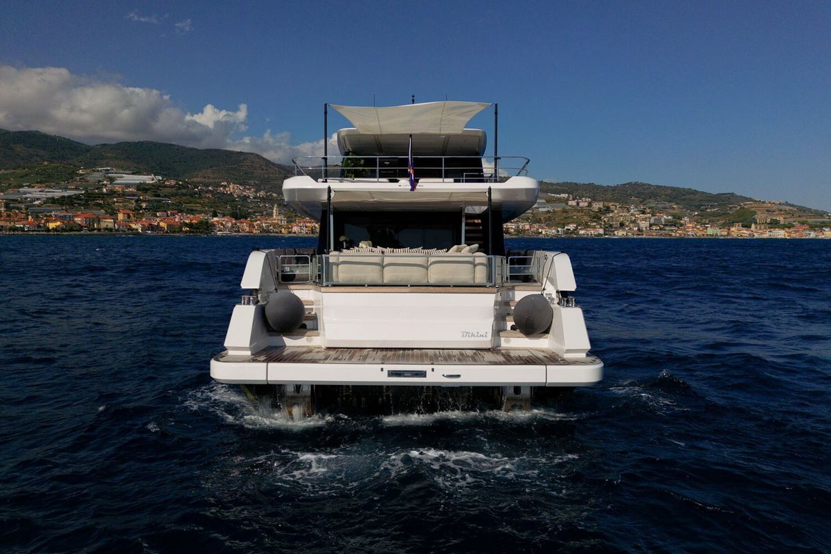 FERRETTI INFYNITO 90 yacht