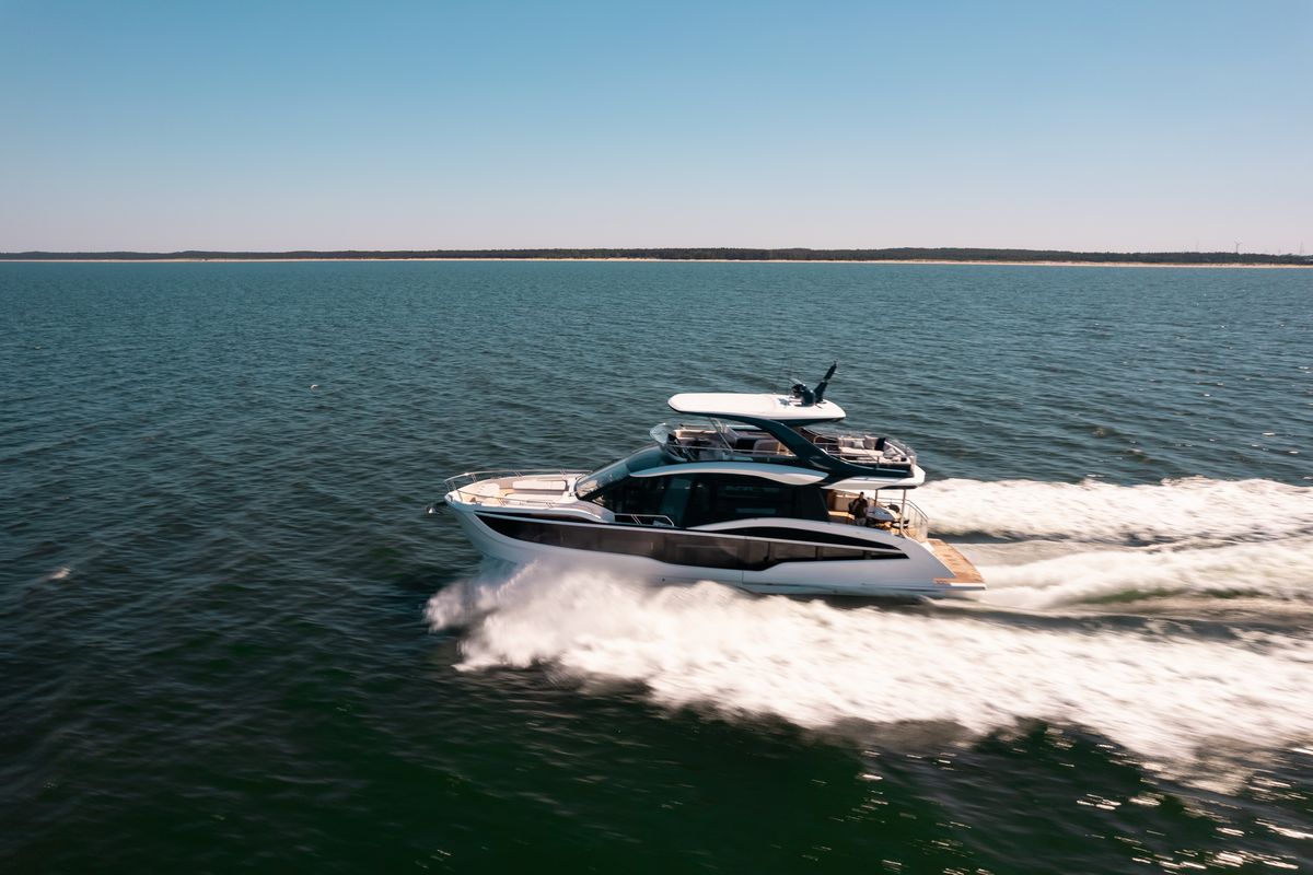 GALEON 620 FLY yacht
