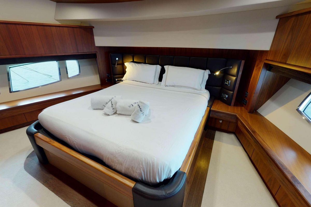 SHE GOT THE HOUSE yacht