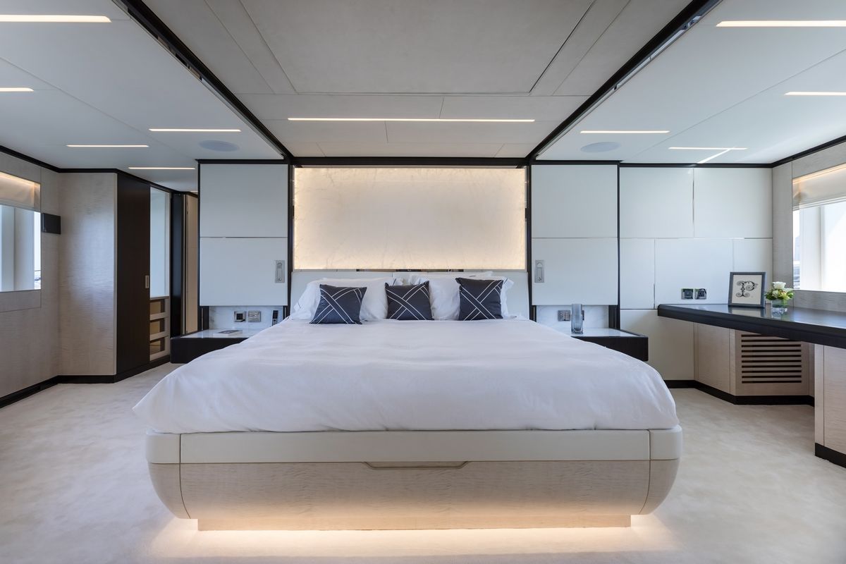 MAJESTY 120 yacht