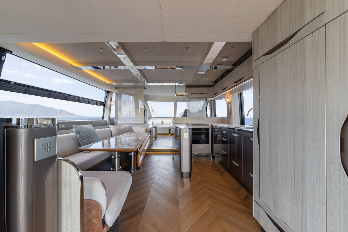 GALEON 620 FLY yacht