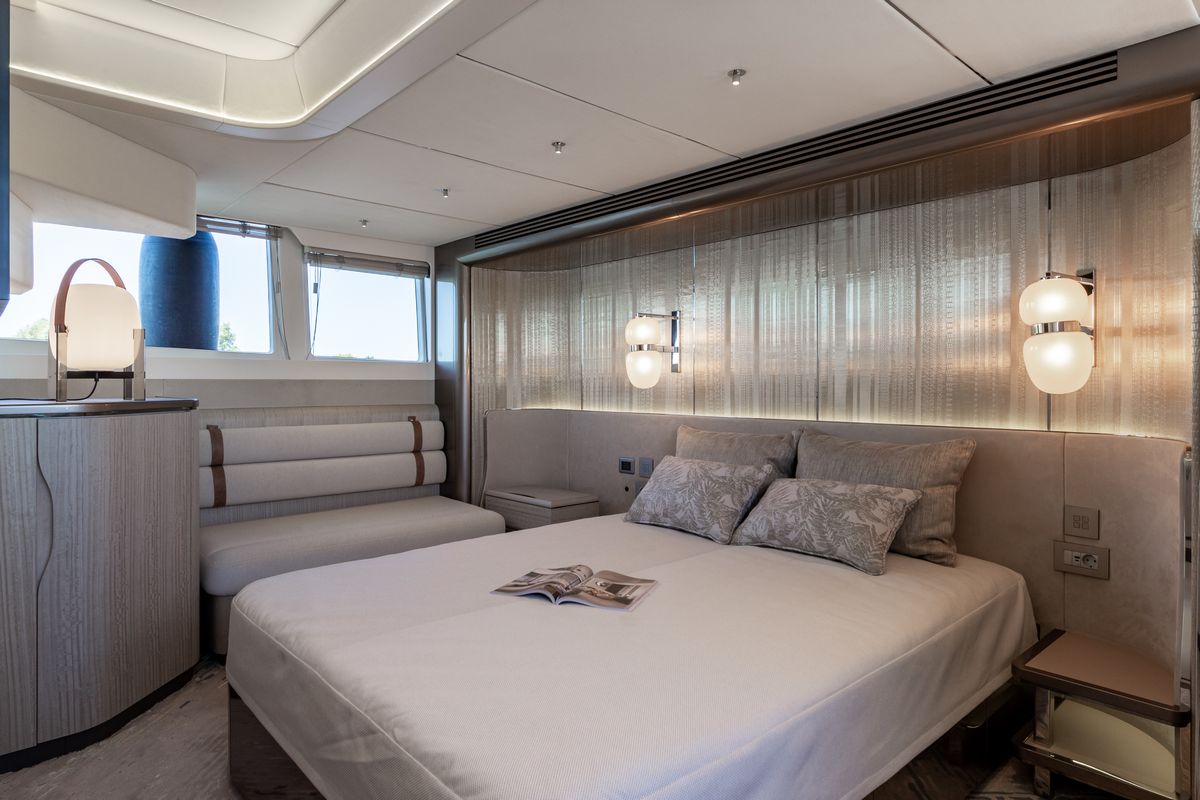 GALEON 620 FLY yacht