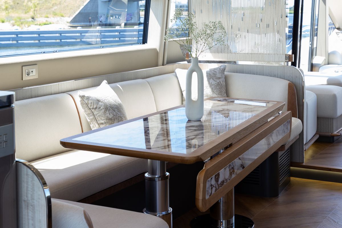GALEON 620 FLY yacht