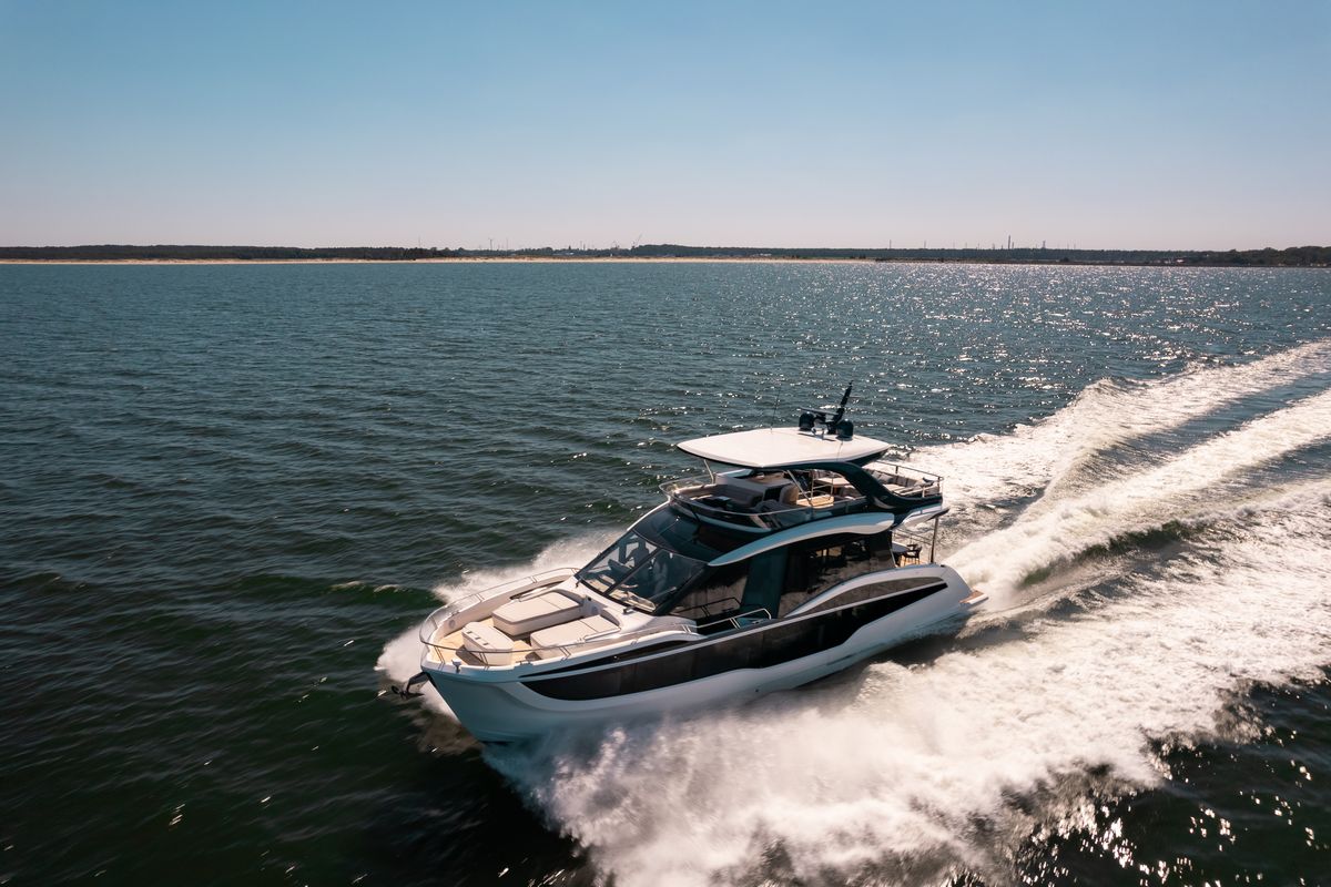GALEON 620 FLY yacht