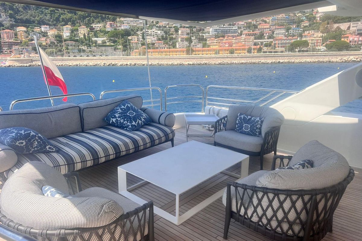 SHE GOT THE HOUSE yacht